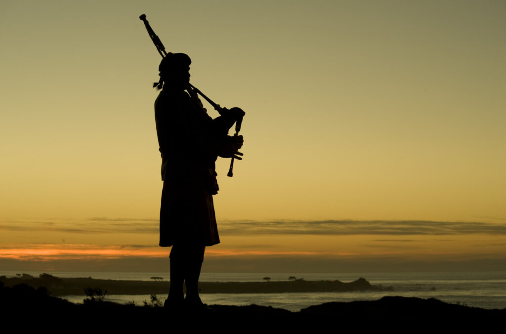 The-Inn-at-Spanish-Bay---Nightly-Bagpiper1514x1000